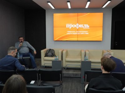 ИНФОРУМ в Симферополе: секретарь СЖР рассказал участникам о роли нейросетей в журналистике