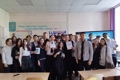 В школе № 9 Якутска провели урок гражданственности ко Дню республики