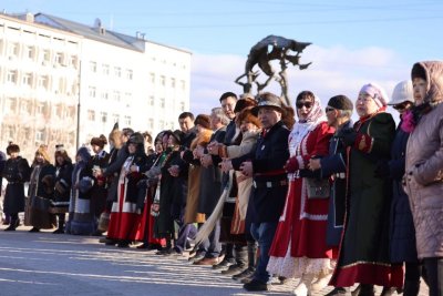 В Якутске на площади Дружбы народов станцевали осуохай в честь Дня республики