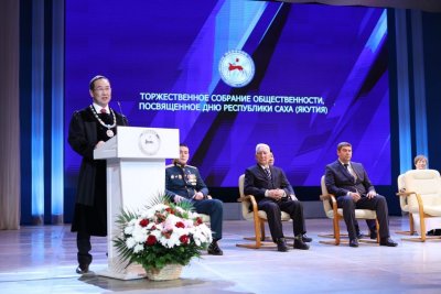 В Якутске состоялось торжественное заседание общественности ко Дню республики