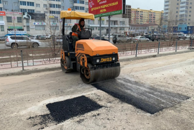 Ямочный ремонт в Якутске затронет 20 тысяч квадратных метров дорог / ЯСИА Якутск  Республика Саха (Якутия)