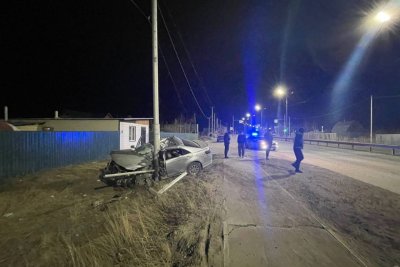 Автомобиль врезался в опору освещения в Якутске. Пострадали три человека UPD / Айаал Аргунов Якутск  Республика Саха (Якутия)