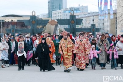 Фото и видео: в преддверии Дня Победы в Якутске прошёл традиционный пасхальный крестный ход