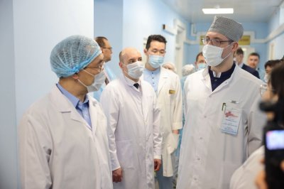 Семь врачей получили выплаты от администрации района и АЛРОСА