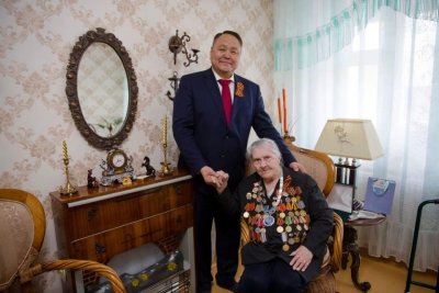 Альберт Семенов поздравил ветеранов Великой Отечественной Войны и семьи участников СВО