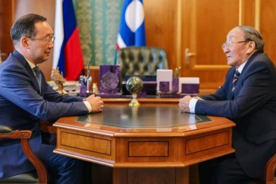 Глава Якутии встретился с почетным гражданином республики Егором Ларионовым