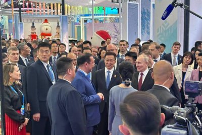 Владимир Путин и зампред КНР посетили выставочный стенд Якутии на Российско-Китайском ЭКСПО