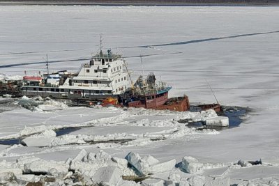 Два судна затонули во время ледохода в Жиганском районе Якутии