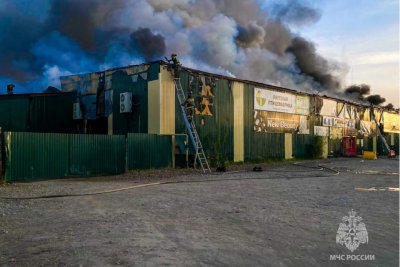 Магазин и складские помещения загорелись в Якутске / ЯСИА Якутск  Республика Саха (Якутия)