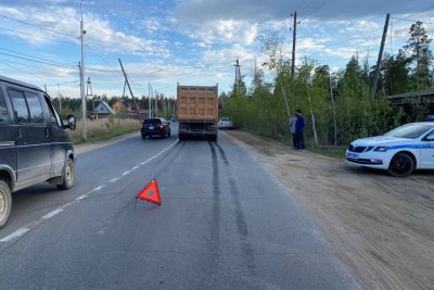 В Якутске водитель грузовика наехал на пешехода / Айаал Аргунов Якутск  Республика Саха (Якутия)