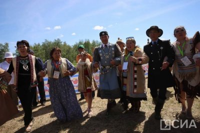 Круговые танцы коренных народов Севера провели на Ысыахе Олонхо / Саина Титова  Амгинский Республика Саха (Якутия)