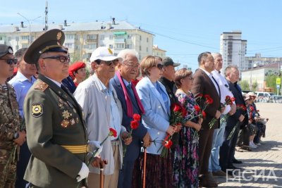 Память в сердцах: в Якутске возложили цветы к монументу «Воинам-победителям» / Майя Гоголева Якутск Якутск Республика Саха (Якутия)