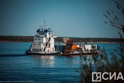 На переправе Якутск — Нижний Бестях работают 13 паромов / ЯСИА   