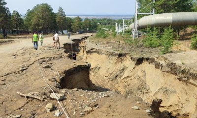 В Якутии из-за размыва проезжей части закрыли участок дороги «Хатассы» / ЯСИА   