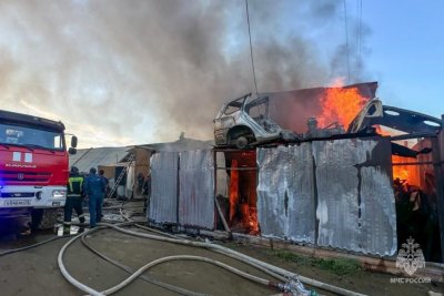 Пожар вспыхнул на Хатын-Юряхском шоссе в Якутске / ЯСИА Якутск  Республика Саха (Якутия)