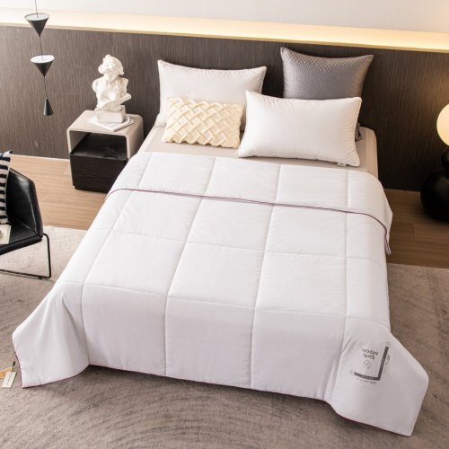 Одеяло Soft Moon Всесезонное SM001 красный кант 150*210 см VIVA - HOME TEXTILE Soft Moon Всесезонные | Универмаг V4: Постельное белье