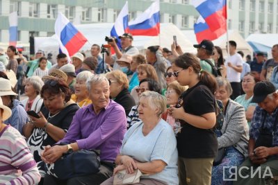 «Гордость за Родину»: в Якутске празднуют День флага России / Нарыйа Пахомова Якутск Якутск Республика Саха (Якутия)