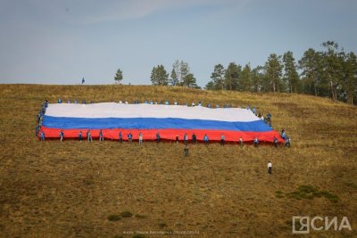 Самый большой триколор на Дальнем Востоке развернули в Якутске / Саина Титова Якутск Якутск Республика Саха (Якутия)