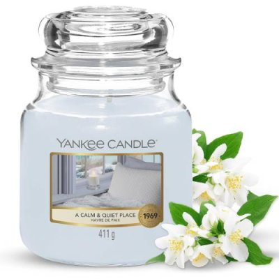 Yankee Candle Ароматическая свеча в банке, время горения до 75 часов Yankee Candle / Подсвечники и свечи | Товары для дома | V4.Ru: Маркетплейс