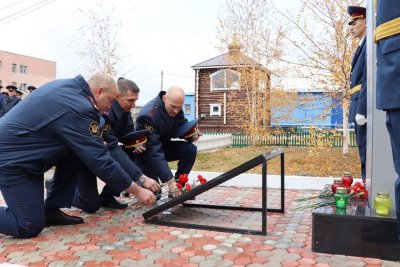 Митинг памяти погибших при выполнении служебных обязанностей сотрудников состоялся в УФСИН / ЯСИА   