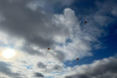 В Покровске проходят учебные прыжки с парашютом / ЯСИА   