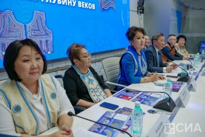 Древний бисерный кафтан привезли в Якутию после реставрации в Москве / Нарыйа Пахомова   