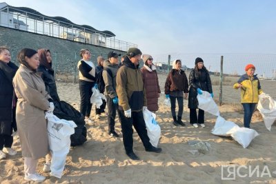 Жители Якутска очистили городскую протоку 202–203-го микрорайонов от мусора / Мария Горохова   