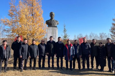 Жители села Черкех Таттинского района почтили память Платона Ойунского / ЯСИА   