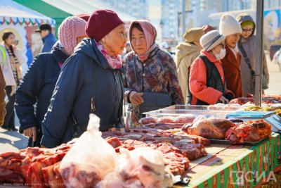 Более 300 тонн продукции купили якутяне на ярмарке «Продовольствие-2024» в Якутске / Иван Евсеев   