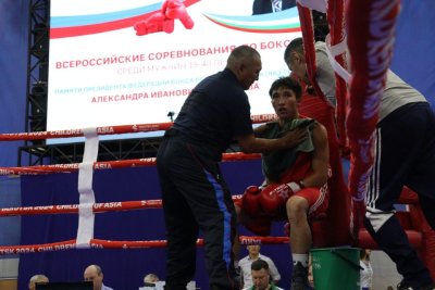 Боксеры сборной Якутии проведут первые бои на чемпионате России / Дьулустаан Сергеев   