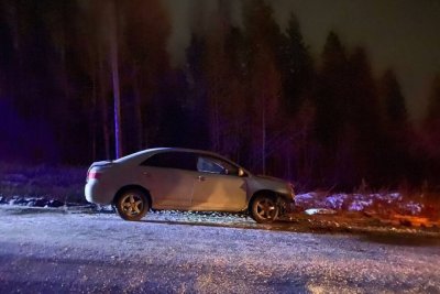 В Якутии 19-летняя водитель не справилась с управлением и съехала с дороги. Есть пострадавшая / ЯСИА   