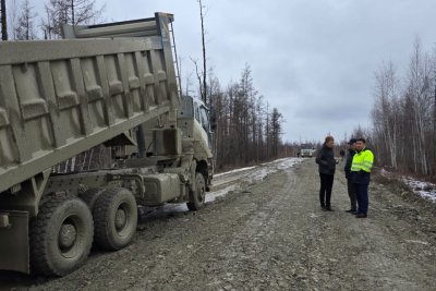 Минтранс Якутии проверил ход ремонта региональной автодороги «Умнас» / ЯСИА   