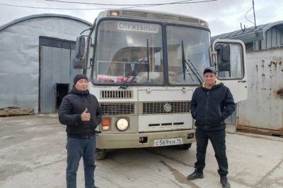 В Якутии социальный центр передал автобус для бойцов СВО / ЯСИА   