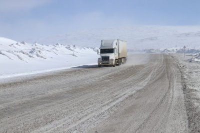 Водителей просят воздержаться от поездок по федеральной трассе Невер — Якутск из-за непогоды / ЯСИА   