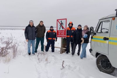 Спасатели Якутии проводят профилактические беседы о запрете выхода на тонкий лед / ЯСИА   