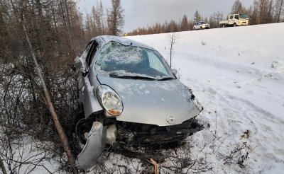 С федеральной трассы съехал автомобиль в Алданском районе Якутии / ЯСИА   