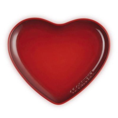 Le Creuset Тарелка 23 см Cerise Heart Le Creuset / Тарелки | Товары для дома | V4.Ru: Маркетплейс