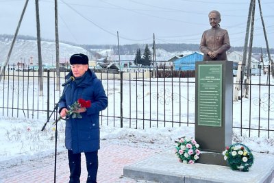 Сенатор РФ Сахамин Афанасьев с рабочим визитом посетил Хангаласский район Якутии / ЯСИА   