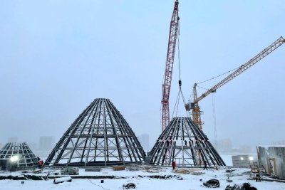 На крыше Арктического центра в Якутске завершили монтаж металлических куполов / ЯСИА   