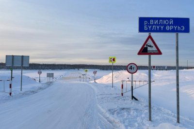 На федеральной трассе «Вилюй» открыли движение по ледовым переправам через реку / ЯСИА   