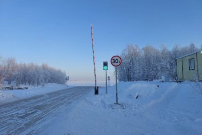 На ледовой переправе Хатассы — Павловск повышена грузоподъемность / ЯСИА   